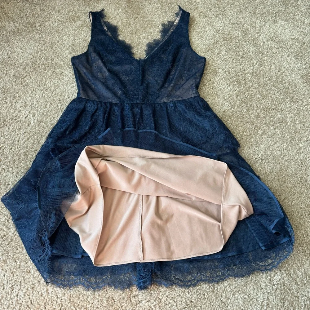 BCBGMaxAzria Navy Lace Cocktail Dress Sz S Sleeveless V-neck